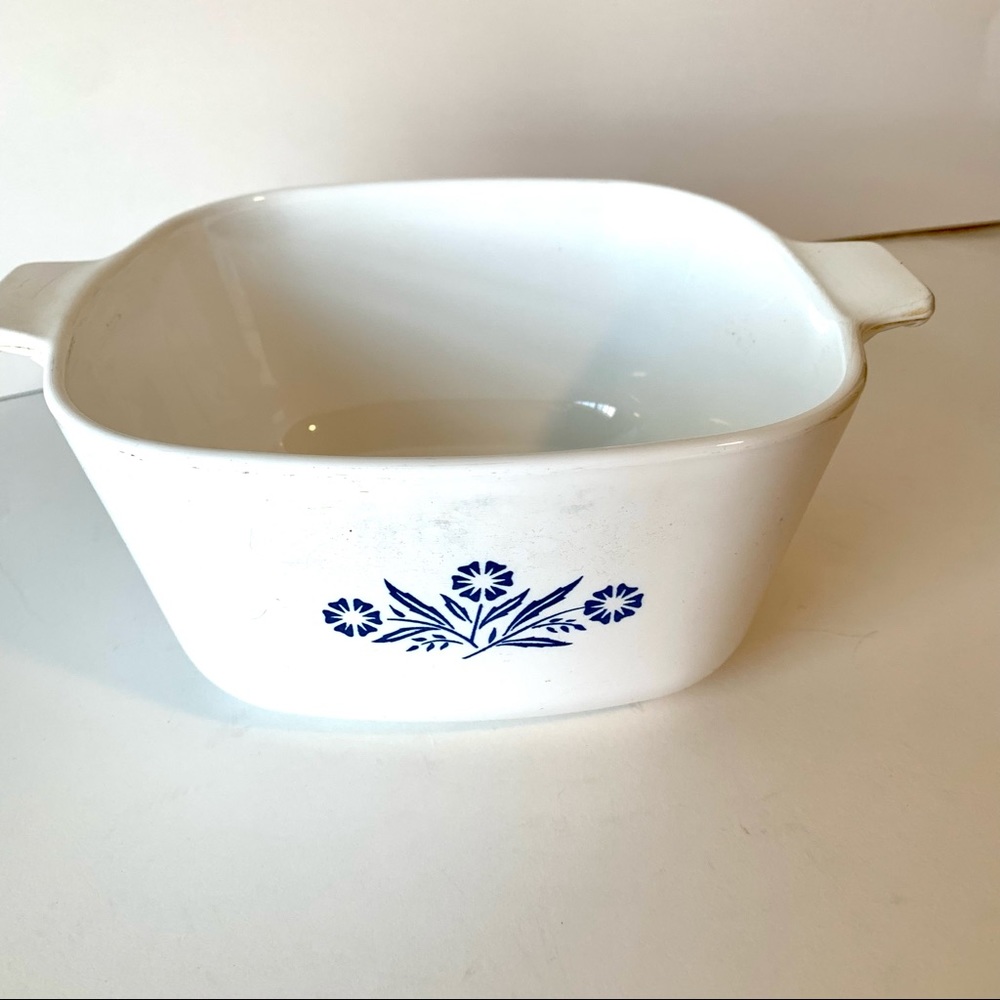 Vintage CORNINGWARE Cornflower 1 3/4 qt Casserole